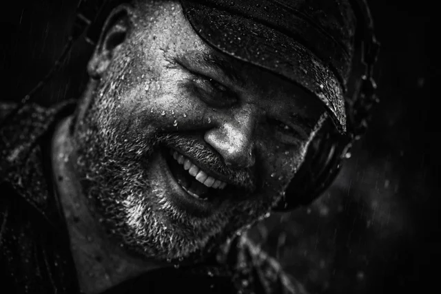 Rain Portrait · Lächeln